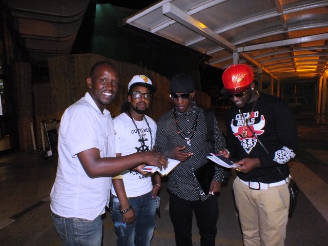 Urban Boys i Kanombe mbere yo kwerekeza i Burayi. Aha bahabwaga impapuro z'inzira.