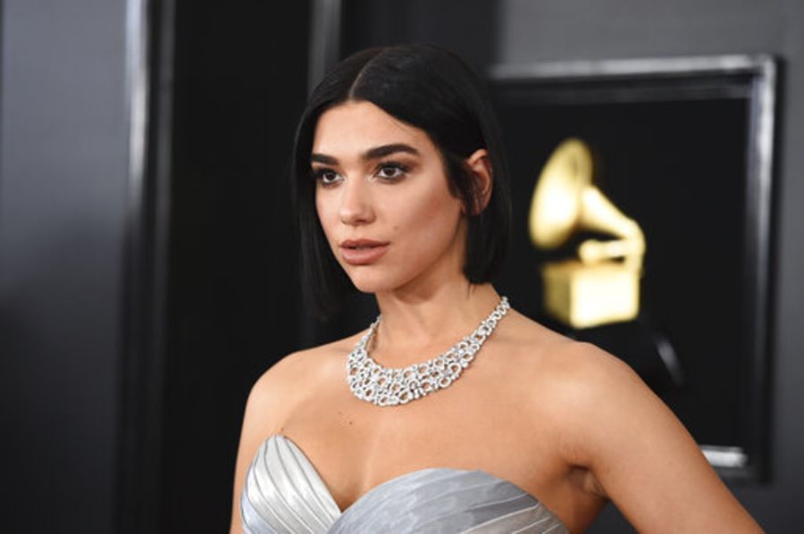 Dua Lipa yegukanye igihembo cy'umuhanzi ukizamuka witwaye neza