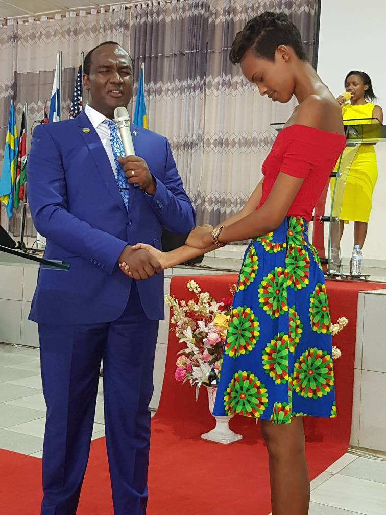 Bishop Rugagi Innocent yasengeye Umunyana Shanitah anashimangira ko ari we uzaba Miss Rwanda 2018