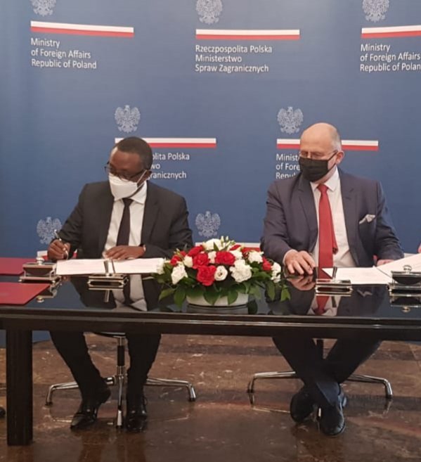 Amasezerano yasinywe harimo ajyanye n'ubufatanye mu burezi bw'amashuri makuru