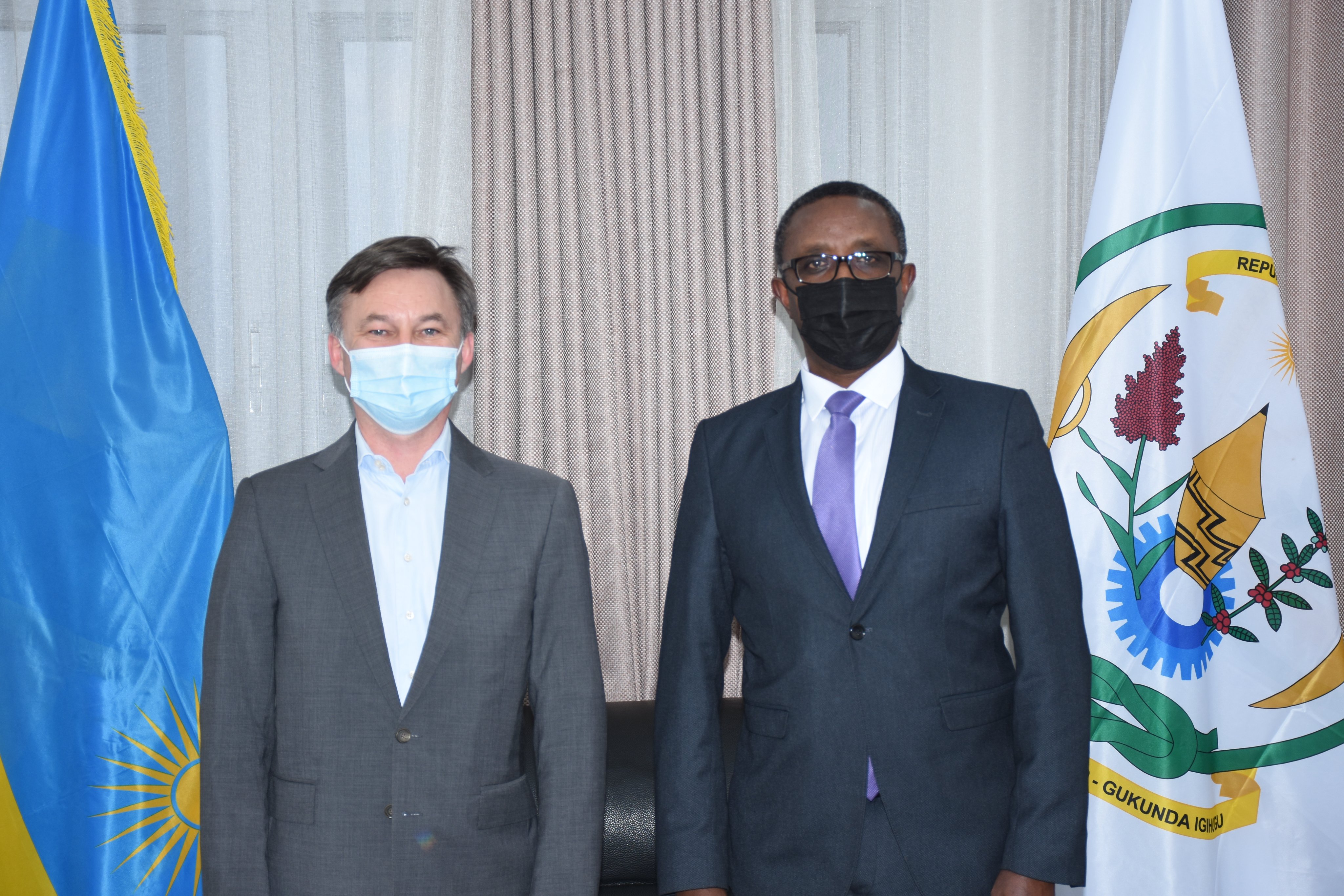 Jérémie Blin wari uhagarariye inyungu z’u Bufaransa mu Rwanda yasezeye kuri Minisitiri w'Ububanyi n'Amahanga w'u Rwanda, Dr. Vincent Biruta