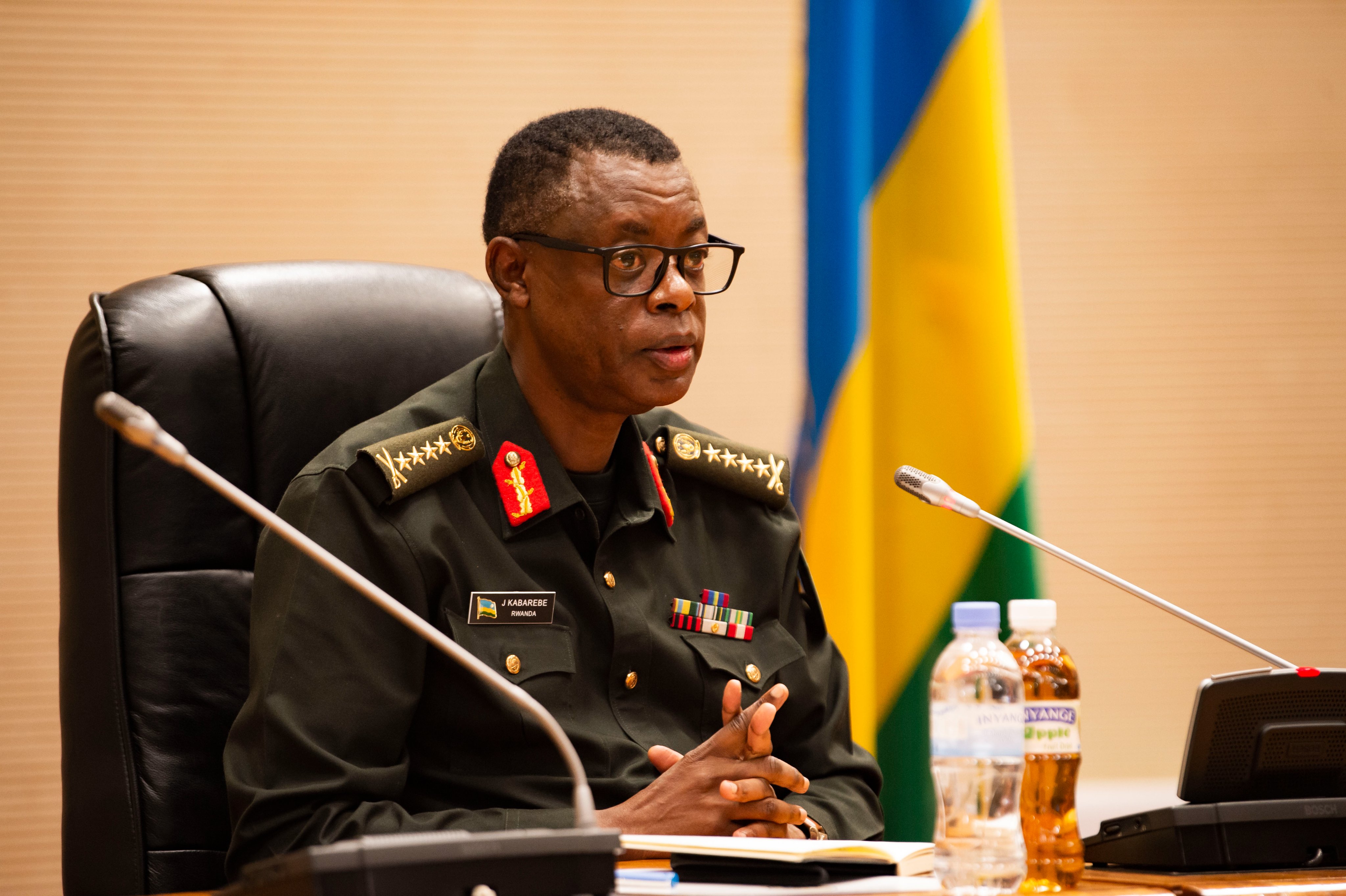 Gen James Kabarebe yasabye uru rubyiruko guhangana n'abavuga ibinyoma ku gihugu cyabo
