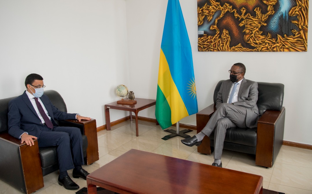 Ambasaderi Ahmed Samy Mohamed El-Ansary yabanje kugirana ibiganiro na Minisitiri w'Ububanyi n'Amahanga, Dr Vincent Biruta