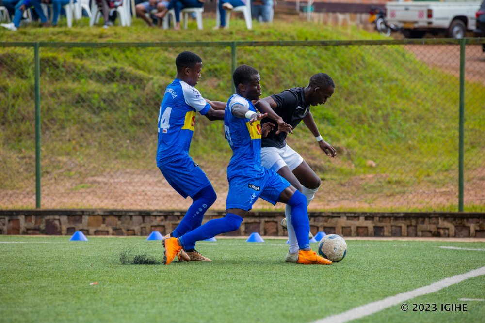 Uburyo Rayon Sports yavuye mu Gikombe cy'Amahoro ikagarurwa na Nizeyimana Olivier, bikarangira isezereye Intare FC kuri mpaga, na byo byagaragaje intege nke z'uyu wayoboraga FERWAFA