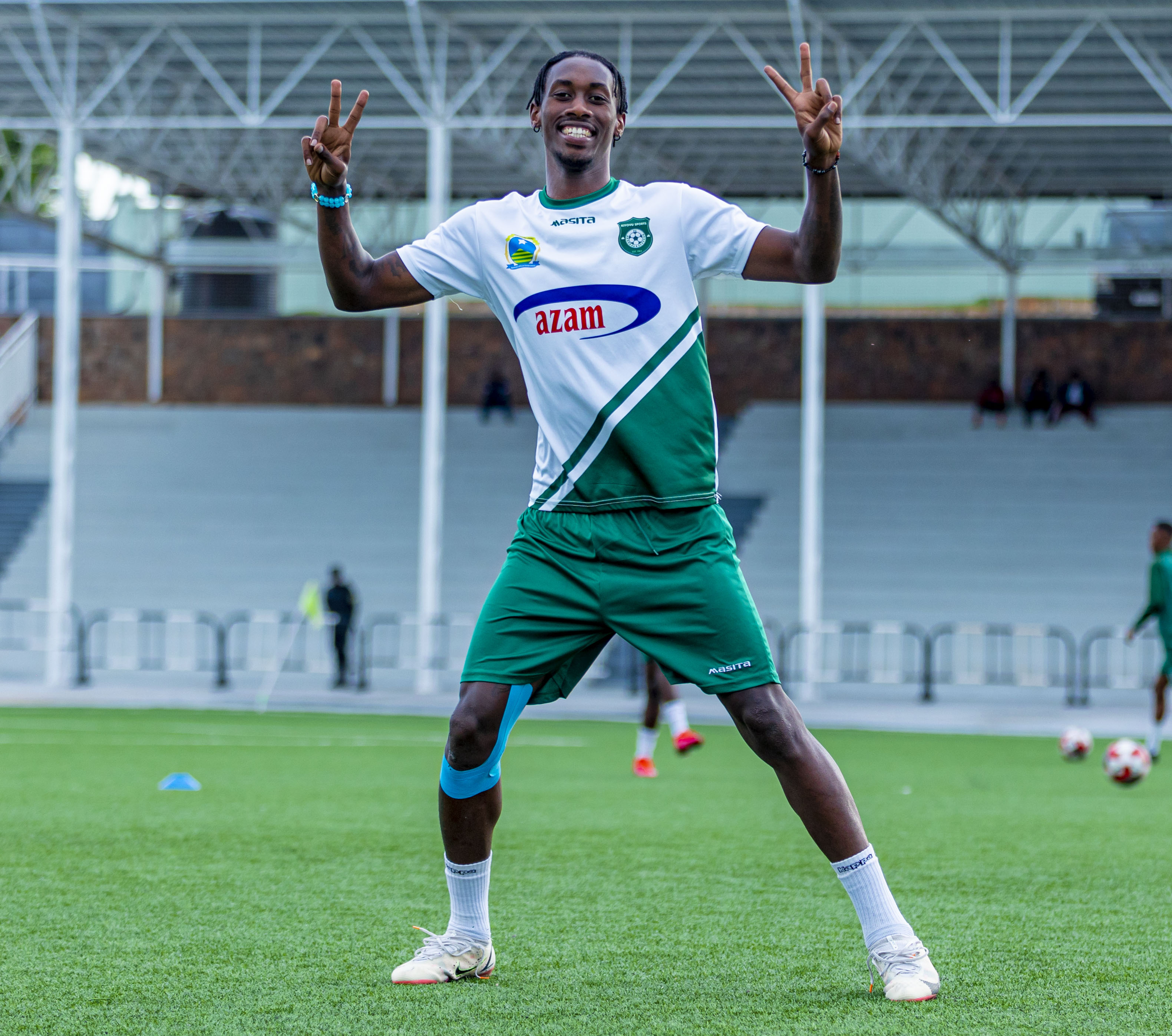 Rutahizamu Mugunga Yves, intizanyo ya APR FC muri Kiyovu Sports, na we yasabye iyi Kipe gusesa amasezerano bagatandukana nyuma yo kutishyurwa amezi atatu n'amafaranga yari kwishyurwa ku ntizanyo kuri we no ku Ikipe y'Ingabo z'Igihugu