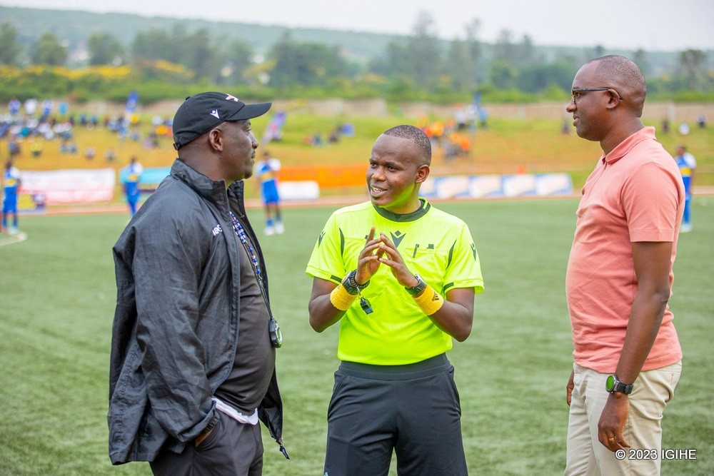 Nsabimana Célestin washoboraga kuba umusifuzi mpuzamahanga, yimwe amahirwe mu buryo butavugwaho rumwe ndetse amakosa ashyirwa kuri Nizeyimana Olivier