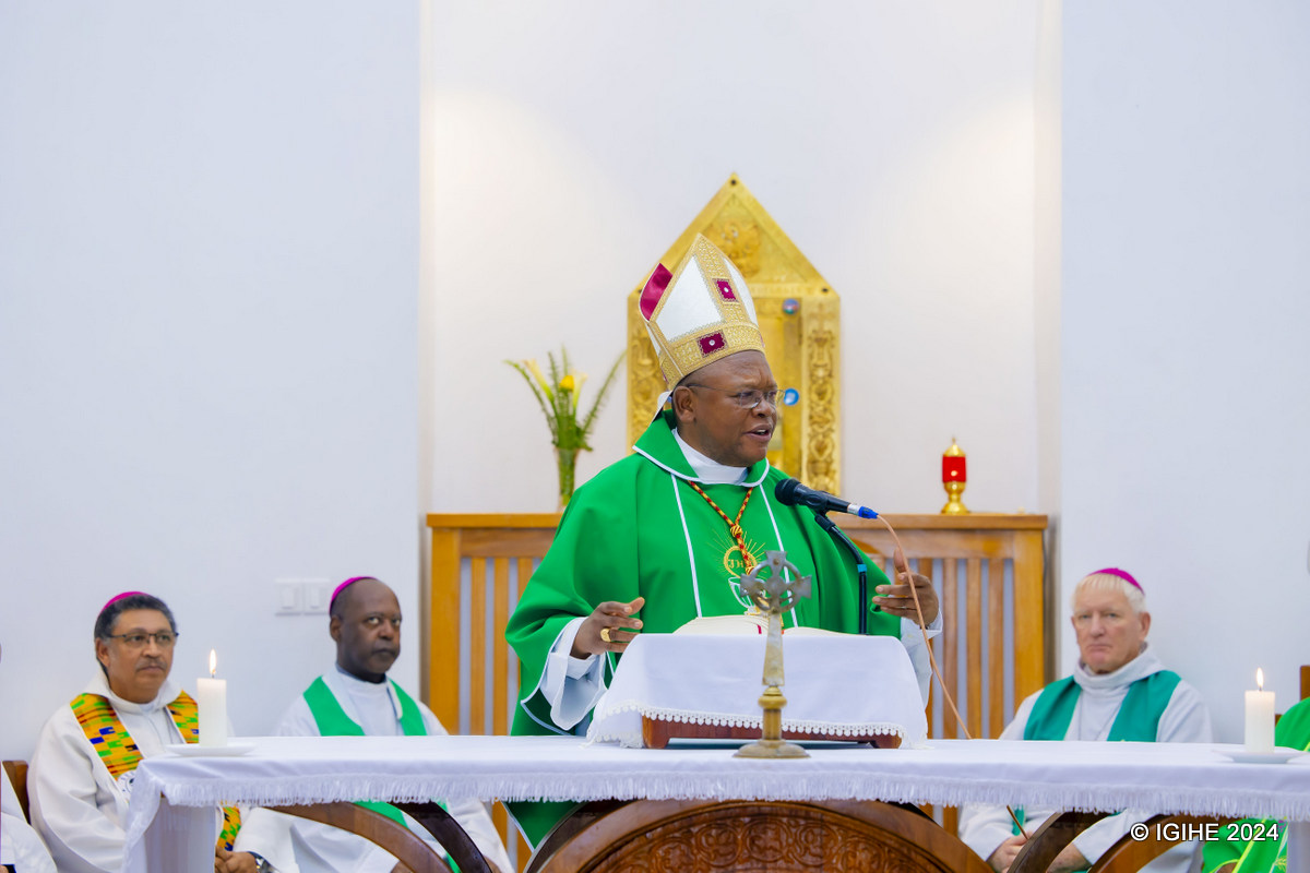 Cardinal Ambongo yashimye uko yakiriwe mu Rwanda
