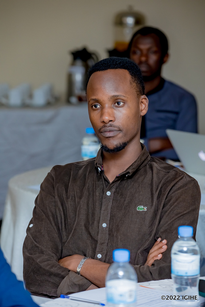 Abarimu n'abashakashatsi baturutse mu zindi kaminuza zo mu Rwanda bari bitabiriye iyi nama nyunguranabitekerezo