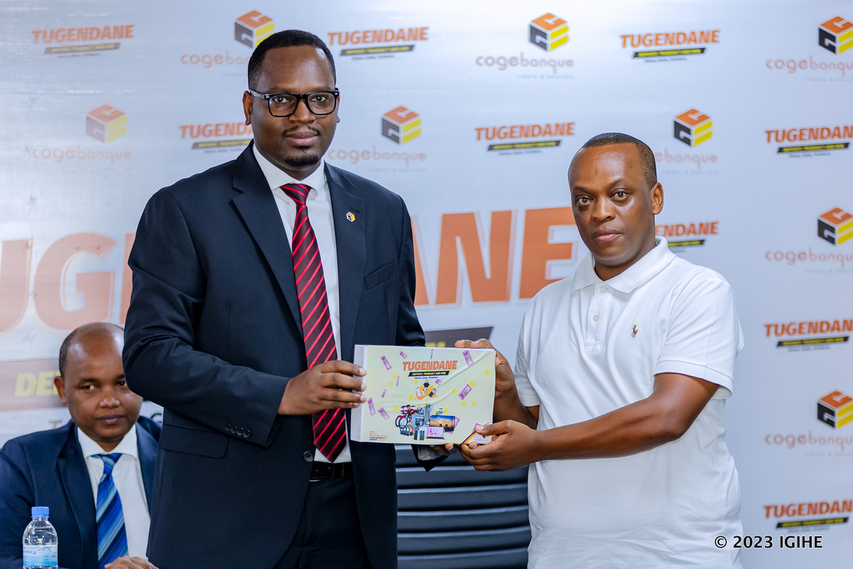 Ubukangurambaga bwa #Tugendane bwa Cogebanque bwahembwemo abasaga 200 barimo abakiliya n'aba-agents