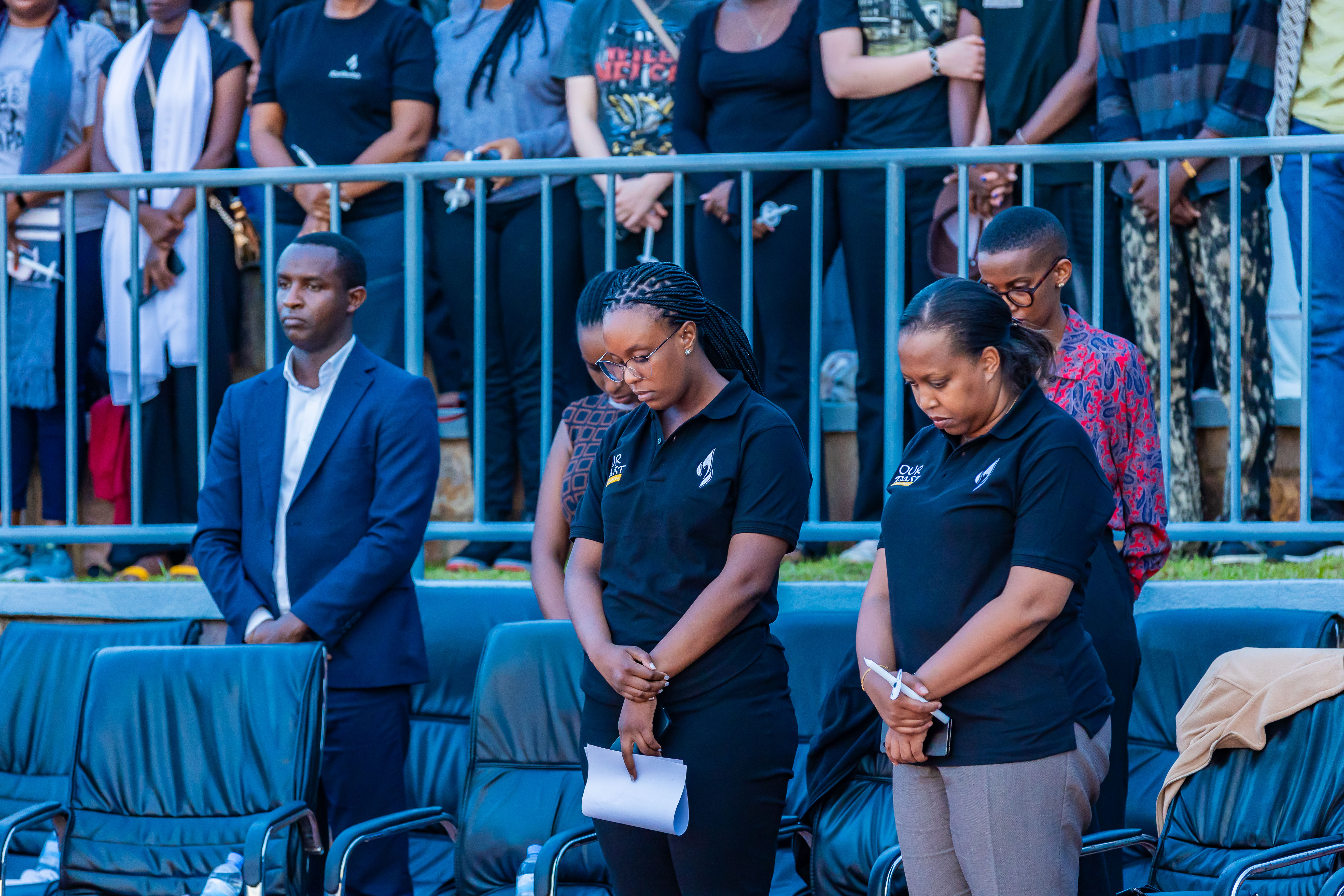 Abayobozi batandukanye barimo n'Umuyobozi Mukuru wa Banki y'Amajyambere y'u Rwanda, Pitchette Kampeta Sayinzoga (ubanza iburyo) bitabiriye igikorwa cyo kwibuka cyateguwe na Our Past Initiative