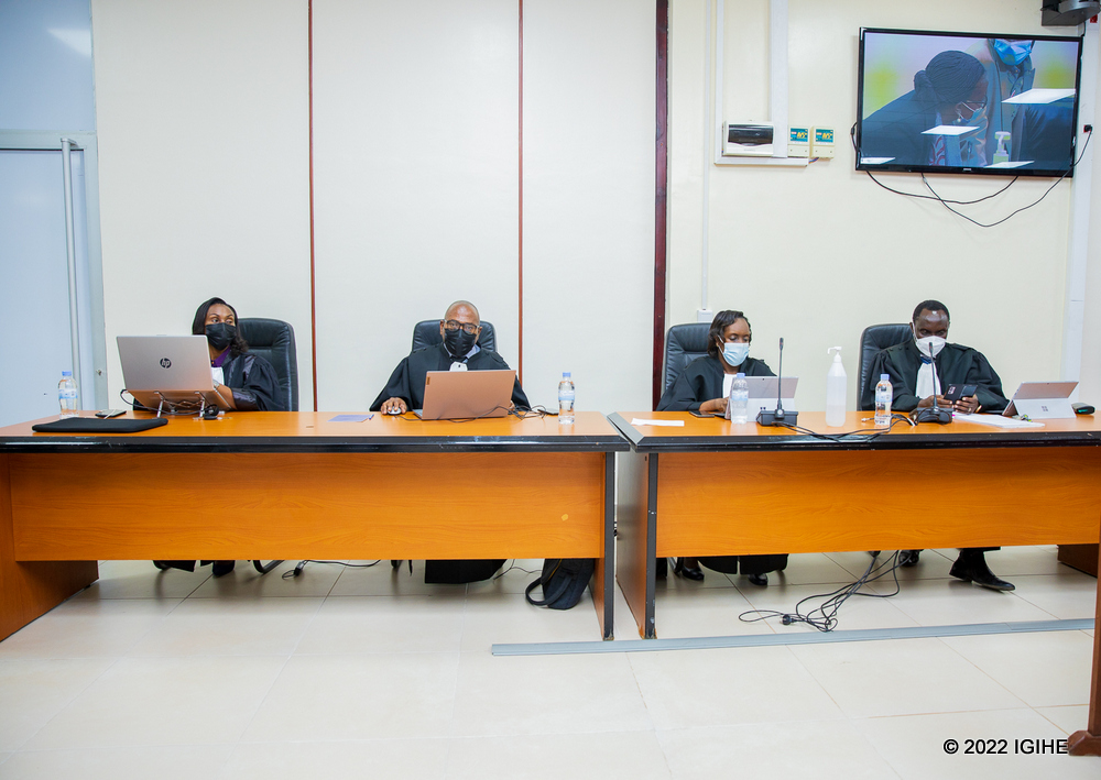 Uhereye ibumoso: Ubushinjacyaha muri uru rubanza buhagarariwe na Dushimimana Claudine, Habarurema Jean Pierre, Umushinjacyaha Mukuru Wungirije, Habyalimana Angelique na Ruberwa Bonaventure