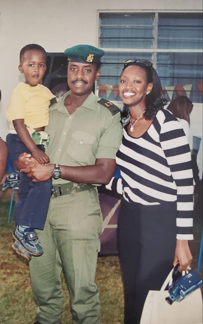 Lt Gen Muhoozi atangiye kwigarurira imitima ya benshi nyuma y'intambwe yateye ikaba iganishije aheza umubano w'ibihugu byombi