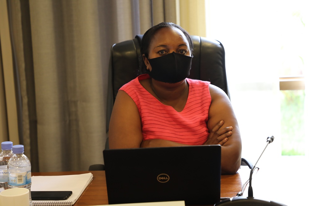 Depite Uwimanimpaye Jeanne d'Arc, umwe mu bagize Komisiyo ya PAC