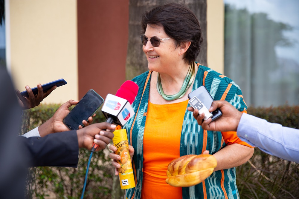Umushakashatsi mu Kigo Mpuzamahanga Gishinzwe Guteza imbere Ibinyabijumba (CIP), Dr Jan W. Low, yavuze ko ibijumba biramutse byitaweho bishobora gusimbura ifu y’ingano ku kigero cya 30-60%