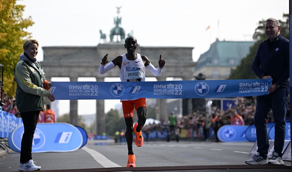 Eliud Kipchoge yatwaye Berlin Marathon ya kane mu mateka