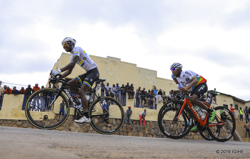 Manizabayo Eric bita Karadiyo we aterera umusozi amwenyura