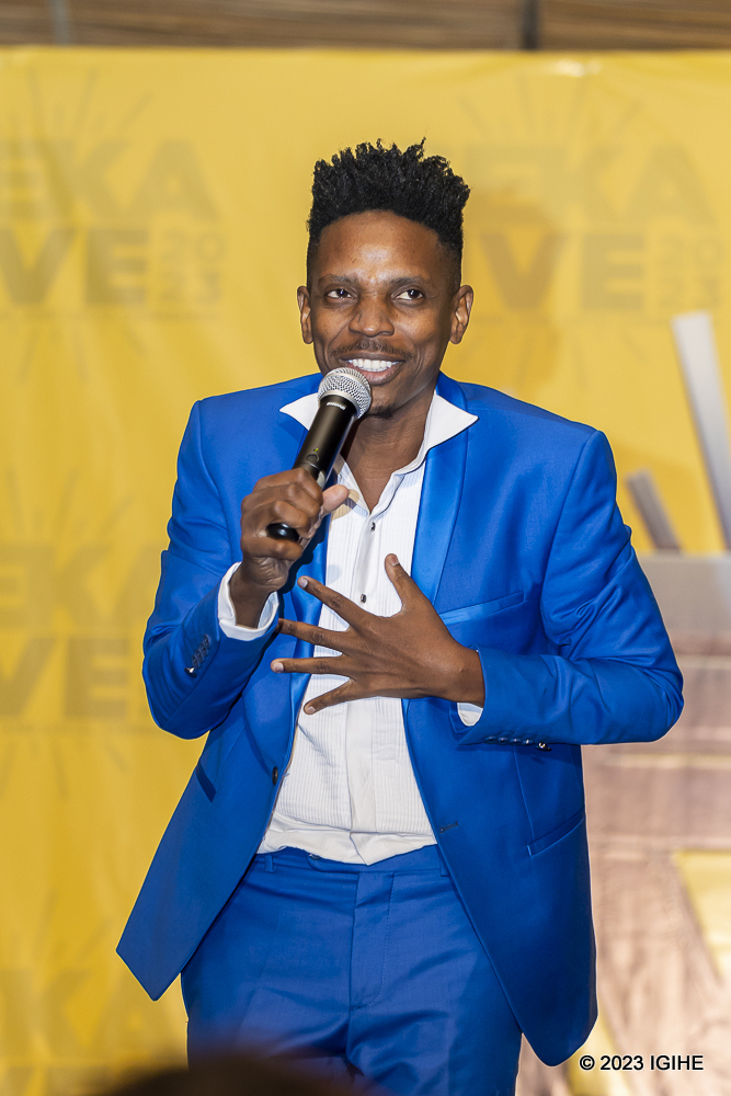 Eric Omondi yavuze uburyo yanyuzwe n'imyitwarire ya Meddy ku rubyiniro