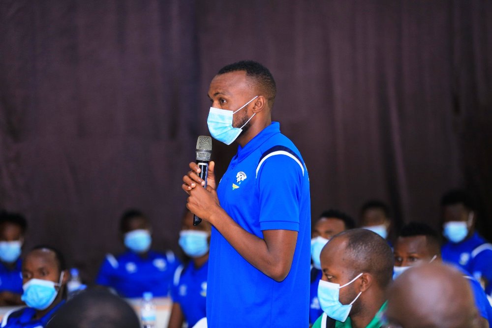Kapiteni w'Amavubi, Tuyisenge Jacques, yabwiye Minisitiri Munyangaju ko bihaye intego yo kugera ku mukino wa nyuma ndetse bagatwara igikombe