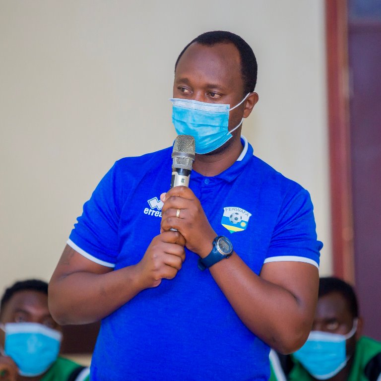 Mashami Vincent yasabye Abanyarwanda kuzashyigikira Amavubi mu irushanwa agiye kwitabira