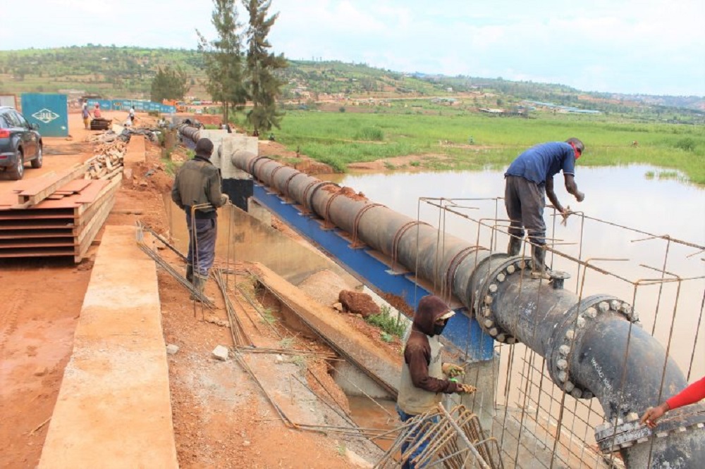 U Rwanda rukomeje gushyira imbaraga mu mishinga igamije kugeza amazi meza ku baturage