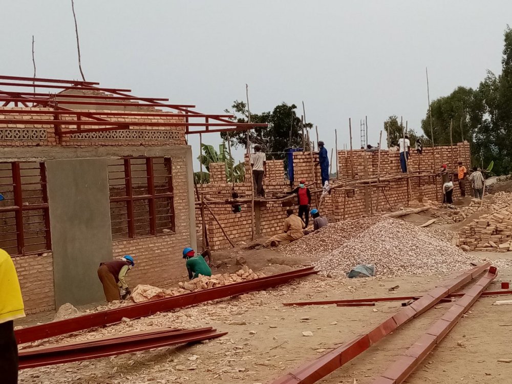 Abafashwe bagiye banyereza ibikoresho n'amafaranga byabaga bigenewe kubaka amashuri