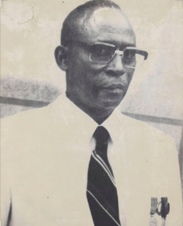 Sindikubwabo yatangiye politiki mu myaka ya 1950 akirangiza amashuri yisumbuye