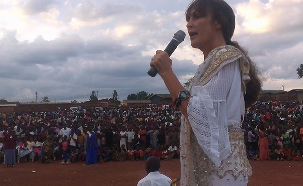 Jennifer ngo yavuye muri Amerika kubera kwamamaza Yesu
