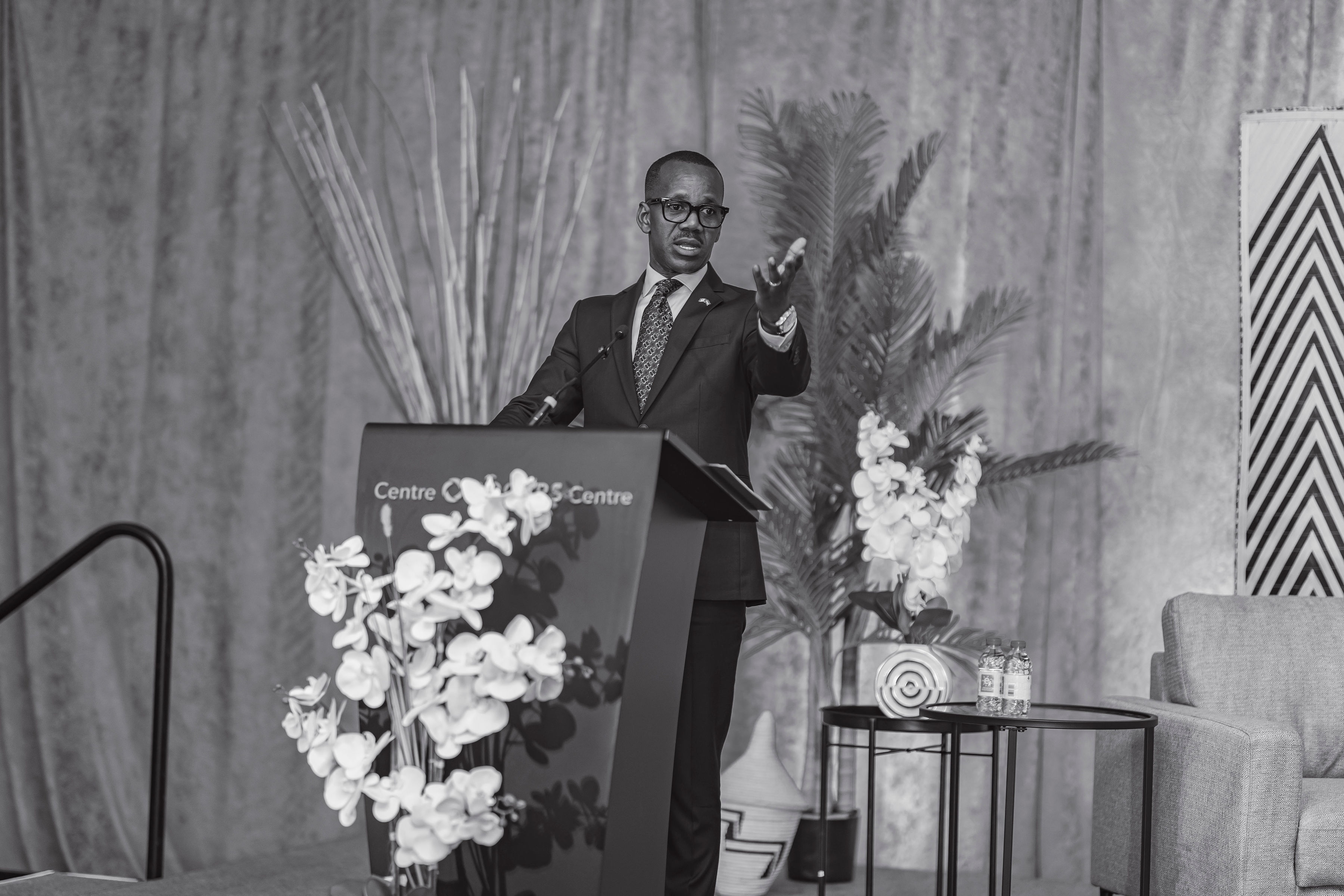 Senateri Evode yavuze ko yumvise ko u Rwanda rukeneye abantu bahashye ubumenyi na we ahitamo gutaha, ndetse Perezida amuha imbabazi ubundi afasha mu kubaka igihugu