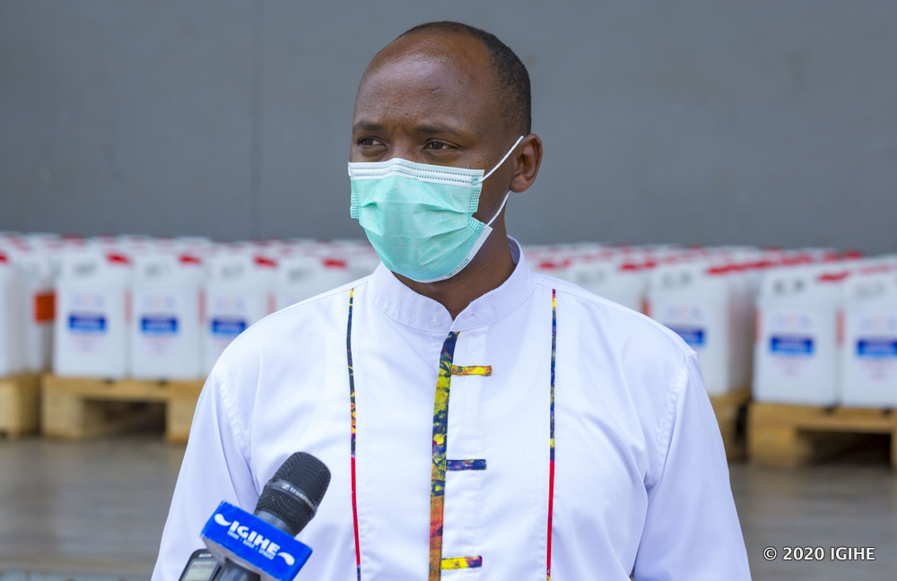 Dr Sabin Nsanzimana yavuze ko mu Karere ka Rusizi batangiye gupima abaturage urugo ku rundi
