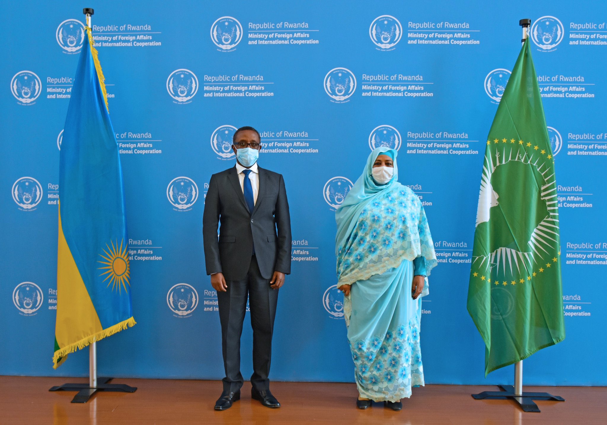 Minisitiri Biruta yagiranye ibiganiro na Amira Elfadil Mohammed Elfadil byagarutse ku mibereho y’impunzi mu Rwanda