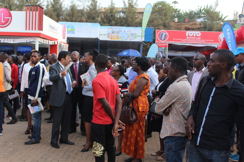 Expo ya 2016 yitabiriwe n'abantu benshi aho umubare w’abasuye ibikorwa wari hagati y’ibihumbi 10-15 mu minsi isanzwe n’ibihumbi 20-25 mu mpera z’icyumweru