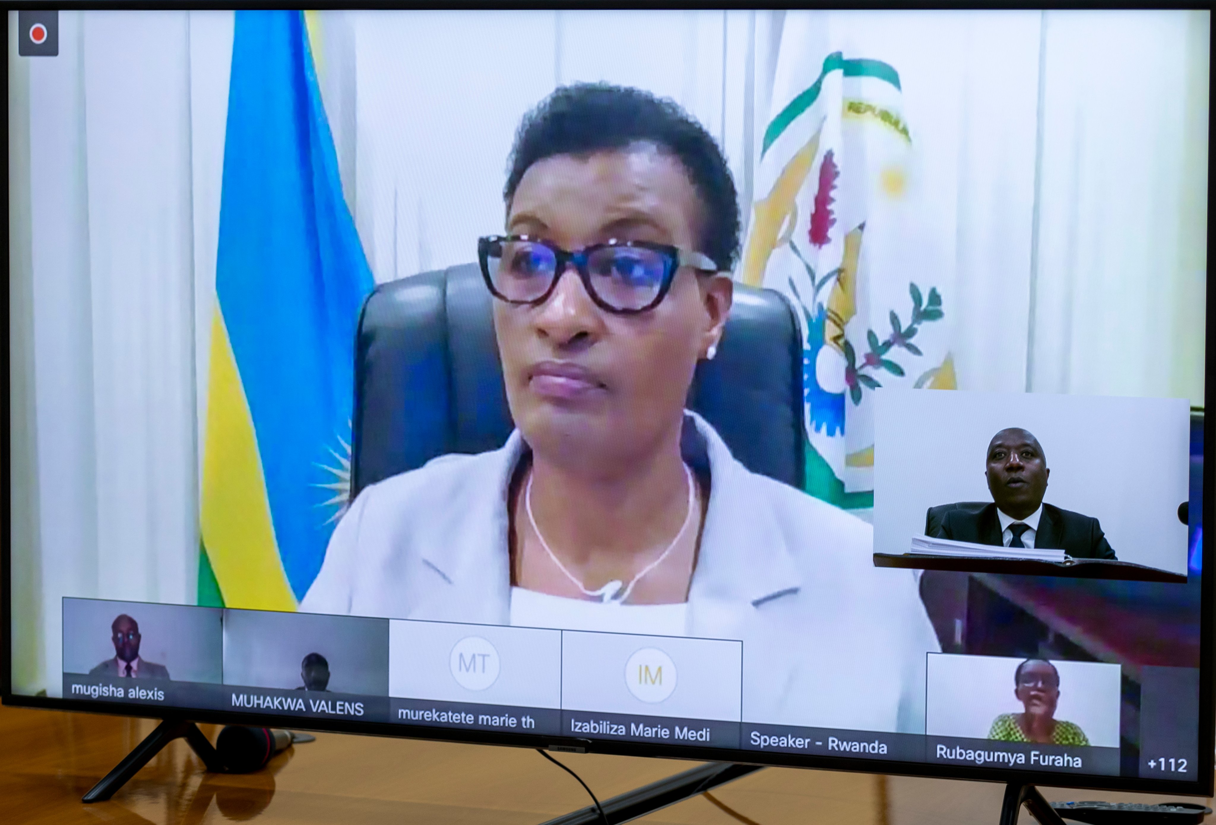 Perezida w'Umutwe w'Abadepite, Donatille Mukabalisa ubwo yari akurikiranye ibisobanuro bya Minisitiri w'Intebe