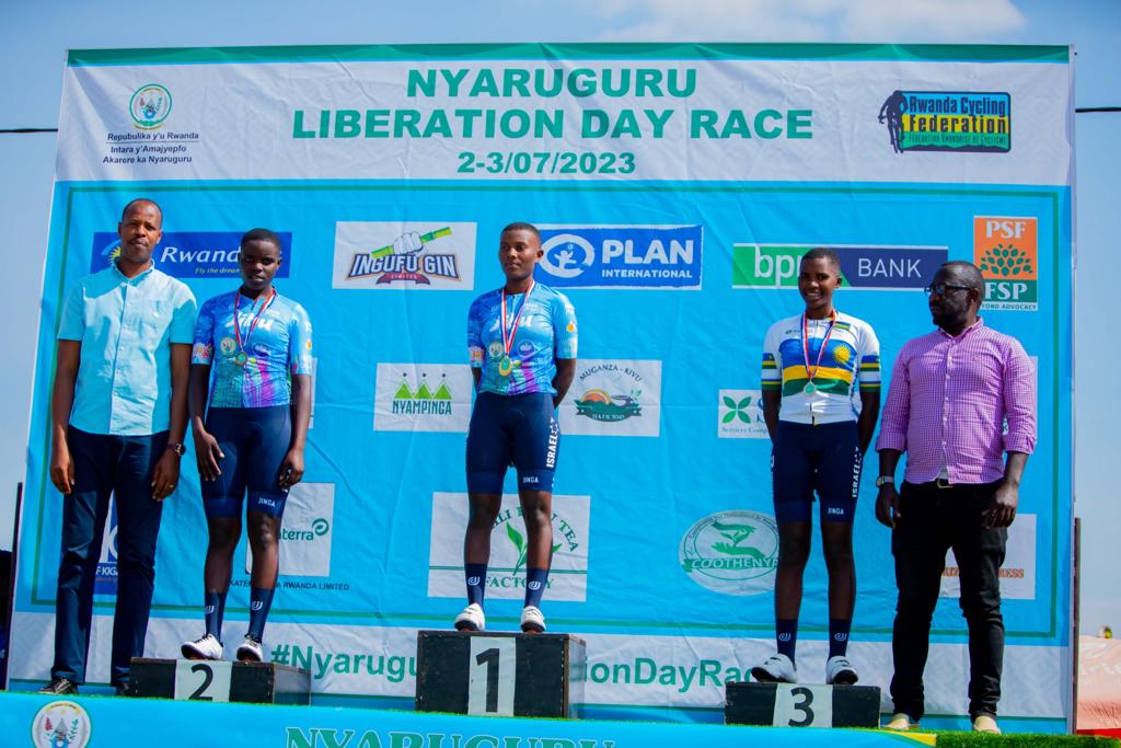 Abakinnyi batatu ba mbere mu bangavu
