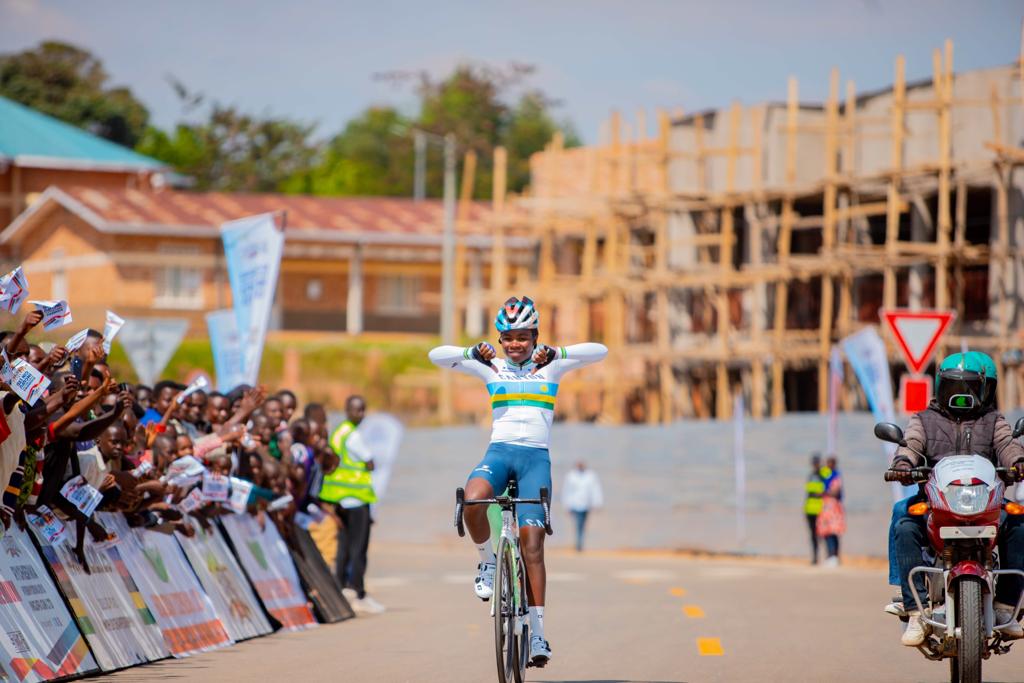 Ingabire Diane yishimira intsinzi y'Umunsi wa Mbere wa "Nyaruguru Liberation Day Race"