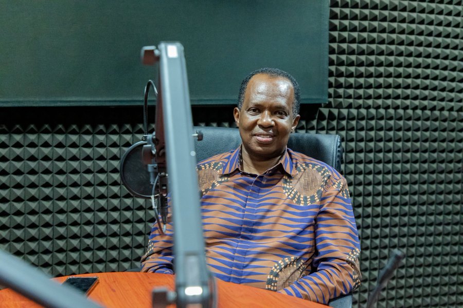 Amb. Karega mu kiganiro cyiswe Long Form Podcast kiyoborwa na Sanny Ntayombya