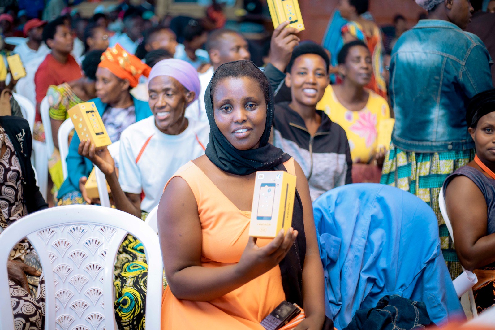 Bamwe mu bayobozi bahawe izi telefone bavuze ko byabagoraga kujya gushaka umukozi w’Irembo kuko akenshi bakorera kure yabo