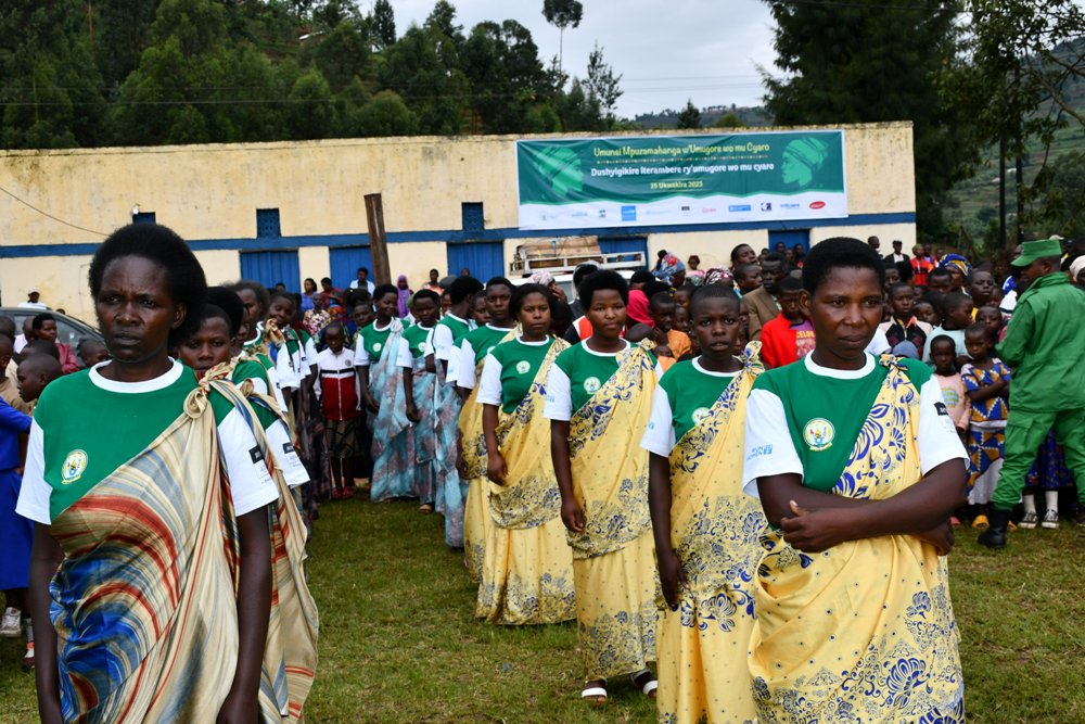 Umugore wo mu cyaro yagaragajwe nk'urutirigongo rw'ubuzima bw'igihugu