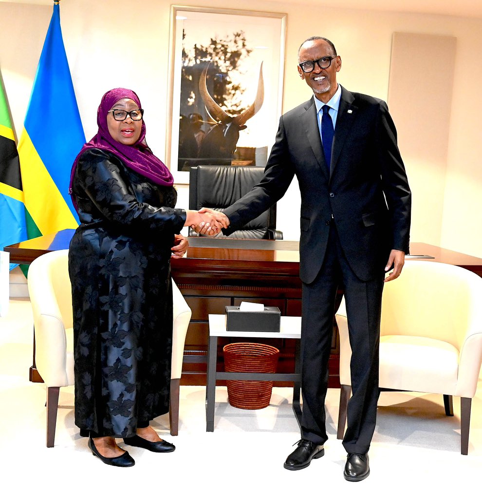Perezida Kagame yagiranye ibiganiro na Samia uyobora Tanzania witabiriye inama yiga ku bukerarugendo