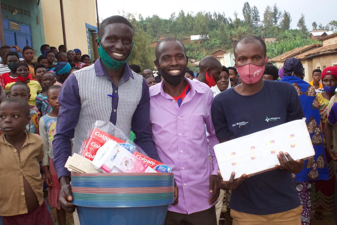 Ibikoresho byatanzwe birimo amasabune, umuti w'amenyo, amabase n'ibindi
