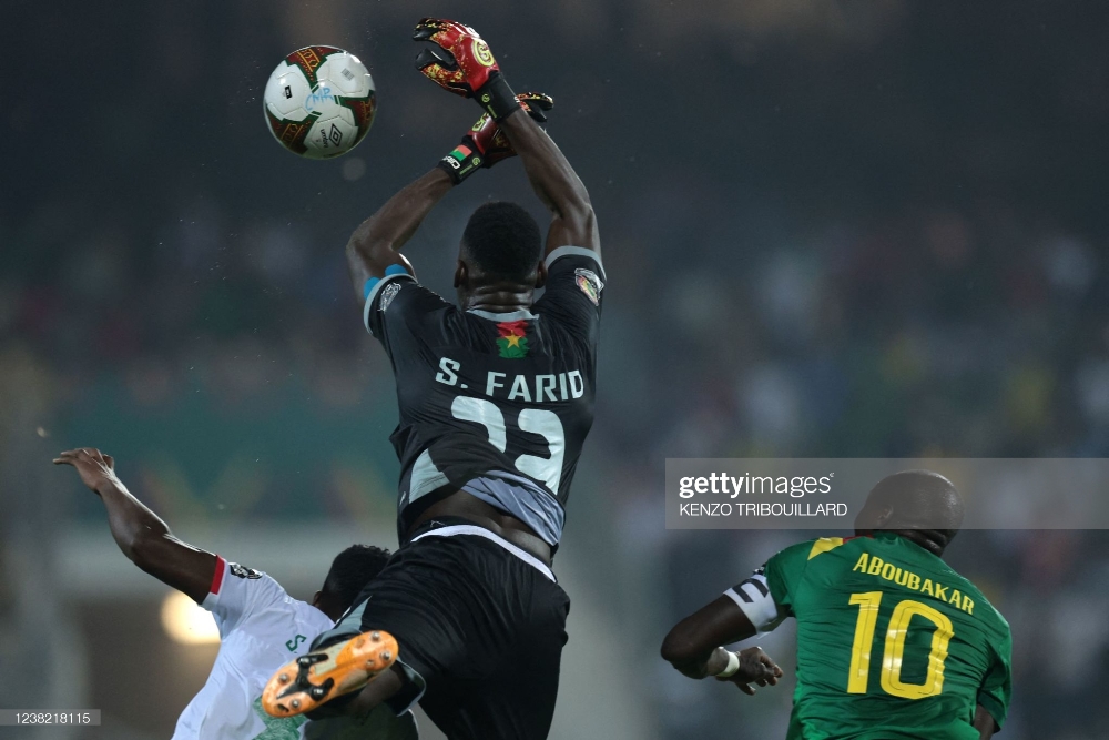 Umunyezamu Farid Ouedraogo yagonganye na mugenzi we Soumaïla Ouattara mbere y'uko Aboubakar atsinda igitego cya gatatu