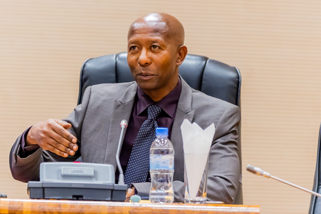 Depite Mussa Fazil Harerimana yatangaje ko Inteko yasanze idakwiye gusubizanya n'abari ku rwego rwo hasi baharabika u Rwanda