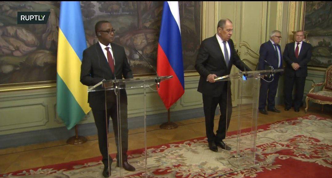 Minisitiri w'Ububanyi n'Amahanga w'u Rwanda, Dr. Vincent Biruta na Minisitiri w'Ububanyi n'Amahanga w'u Burusiya, Sergey Lavrov, bagiranye ikiganiro n'abanyamakuru nyuma y'ibiganiro bagiranye hagati yabo