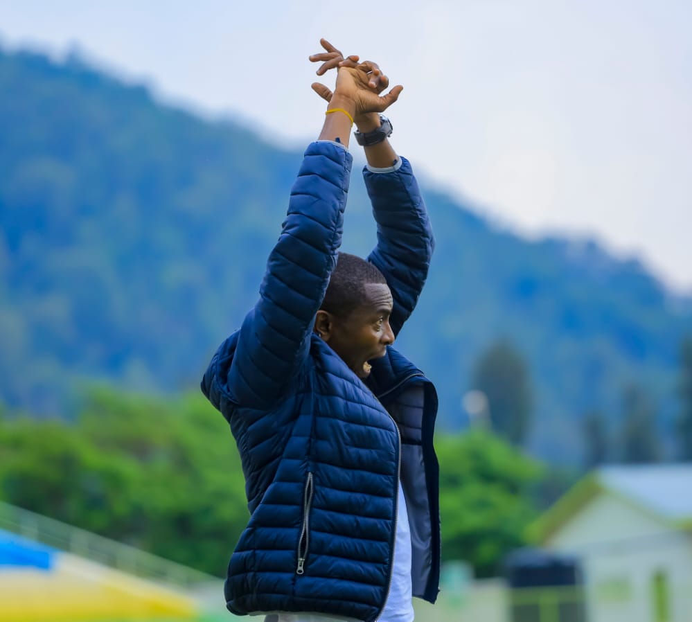 Umutoza wa Rayon Sports, Masudi Djuma, yavuze ko abanyamakuru bazongera kumuvuga nabi badafite gihamya, azabajyana kuri polisi