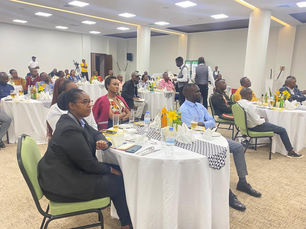 Abakiliya b'Imena ba MTN basobanuriwe serivisi zitandukanye iyo sosiyete yabageneye