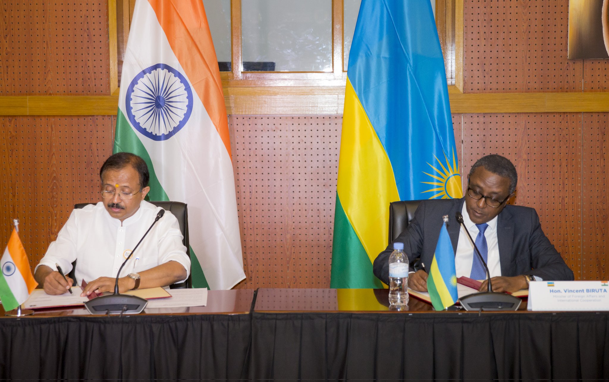 U Rwanda n'u Buhinde byiyemeje kurushaho kunoza umubano bifitanye