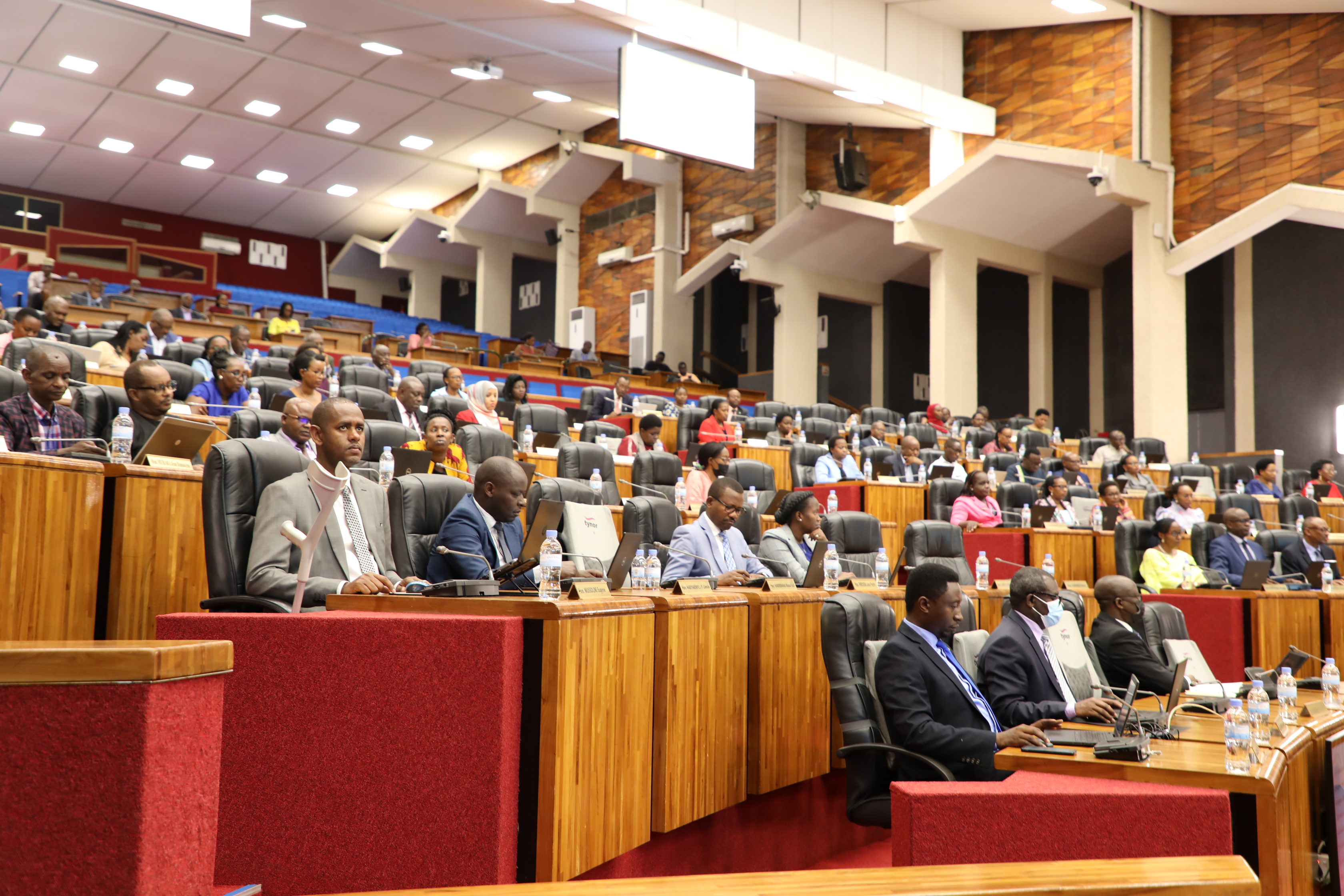 Abagize Inteko Ishinga Amategeko, Imitwe yombi ubwo bagezwagaho raporo y'Urwego rw'Umuvunyi