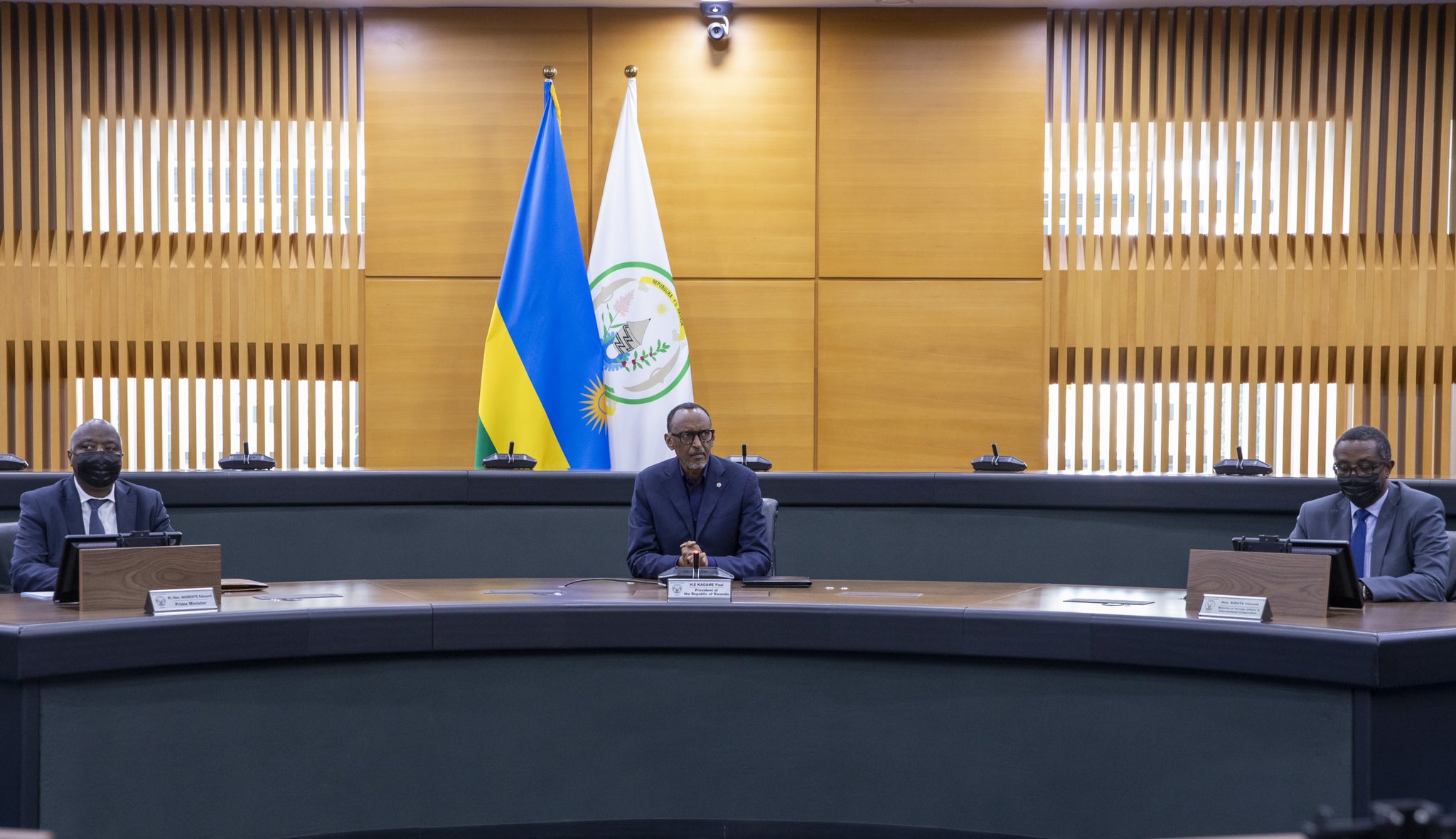 Perezida Kagame yayoboye Inama y’Abaminisitiri idasanzwe yiga kuri COVID-19