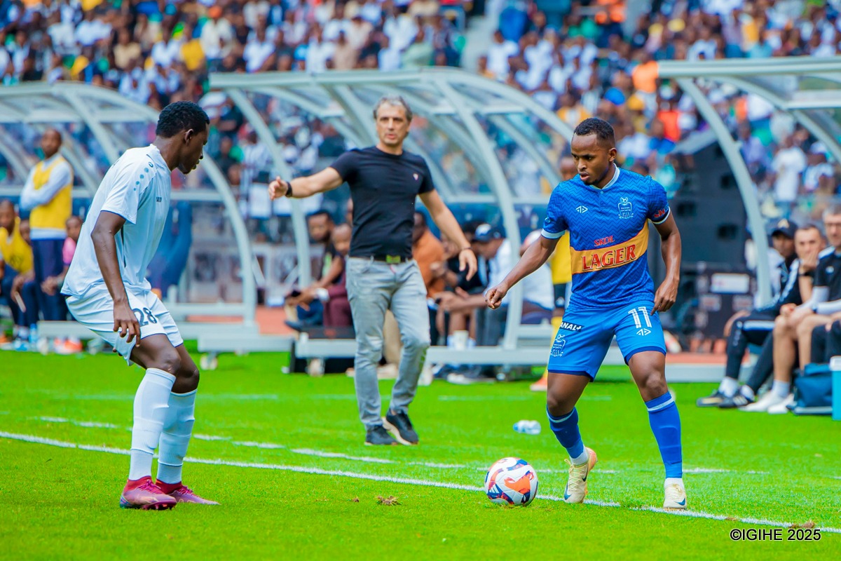 Nyuma ya Derby y'Imisozi 1000, Darko Nović, yashimagije Kapiteni wa mukeba w'ikipe atoza, Muhire Kevin