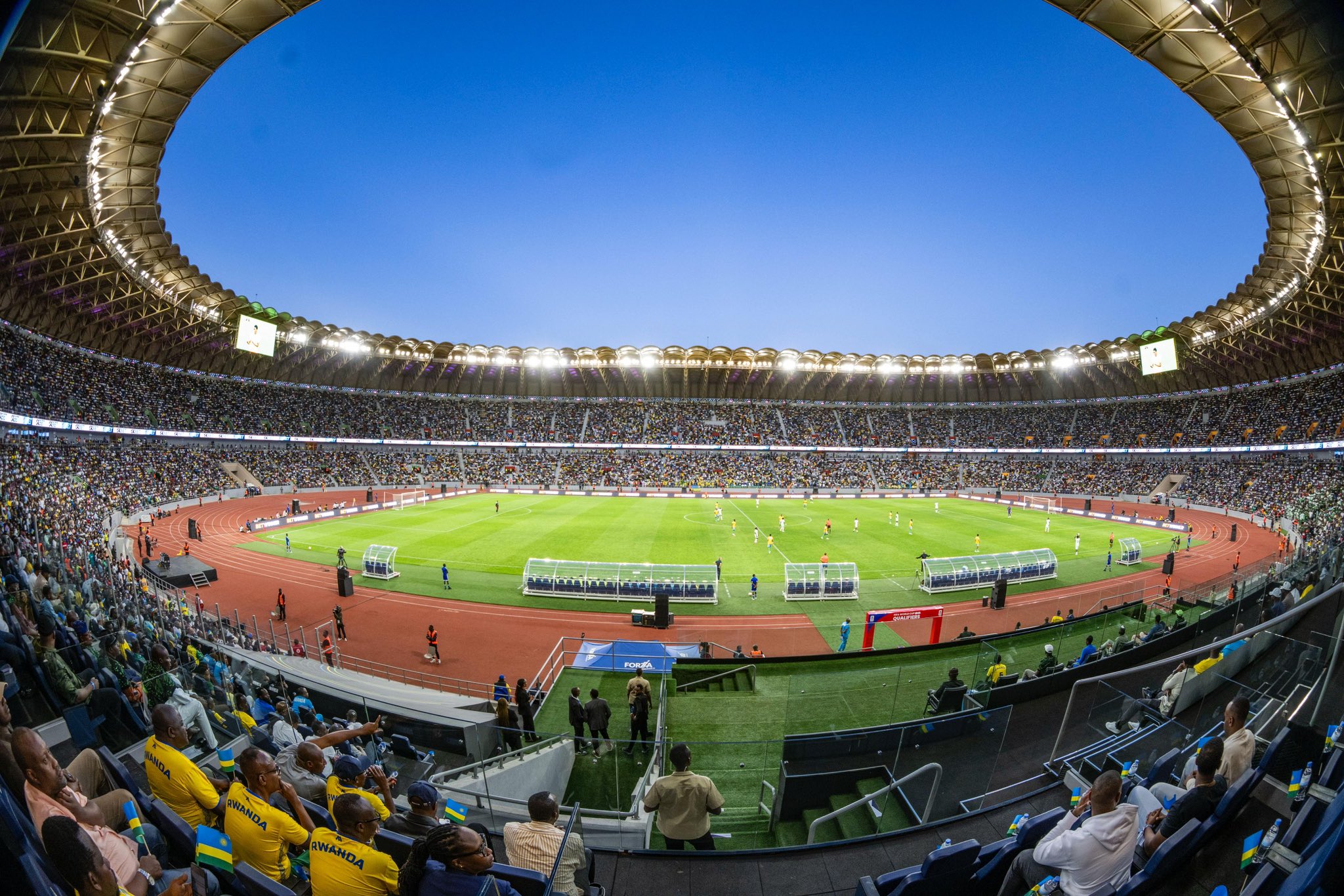 Stade Amahoro yakira abantu ibihumbi 45 bicaye neza, yari yakubise yuzuye