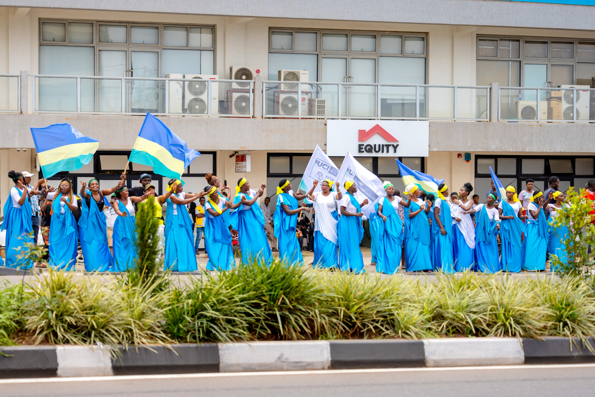 Abanyarwanda nabo babukereye ku mihanda itandukanye